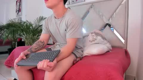 Snapshot of liam_saint chatting on 03-06-26, 01:29 Call me Lian online show from 03-06-26, 01:29