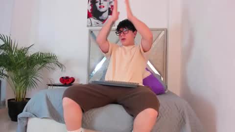 Snapshot of liam_saint chatting on 03-16-26, 12:09 Call me Lian online show from 03-16-26, 12:09