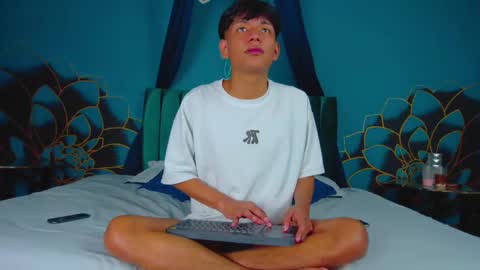 Snapshot of liam_sinclair chatting on 01-18-26, 04:33 Liam online show from 01-18-26, 04:33