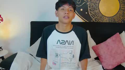 Snapshot of liam_sinclair chatting on 02-18-26, 08:16 Liam online show from 02-18-26, 08:16