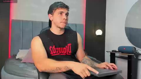 Snapshot of liam_walk chatting on 09-16-25, 12:11 Liam online show from 09-16-25, 12:11