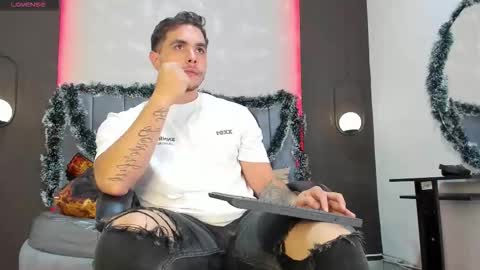 Snapshot of liam_walk chatting on 12-04-25, 11:24 Liam online show from 12-04-25, 11:24