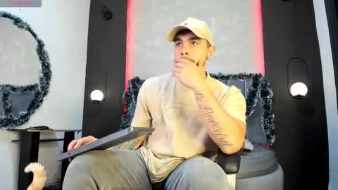 Snapshot of liam_walk chatting on 12-19-25, 07:32 Liam online show from 12-19-25, 07:32