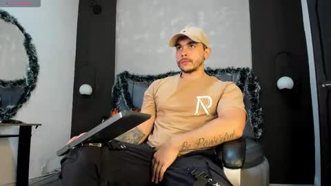 Snapshot of liam_walk chatting on 12-20-25, 10:39 Liam online show from 12-20-25, 10:39