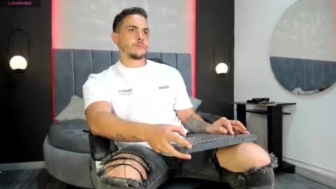 Snapshot of liam_walk chatting on 01-08-26, 08:00 Liam online show from 01-08-26, 08:00