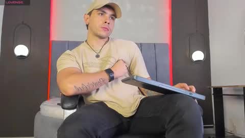 Snapshot of liam_walk chatting on 02-10-26, 07:18 Liam online show from 02-10-26, 07:18