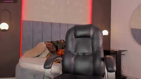 Snapshot of liam_walk chatting on 02-26-26, 07:35 Liam online show from 02-26-26, 07:35