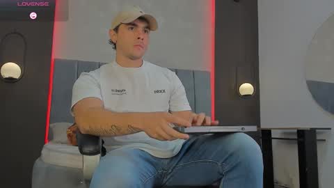 Snapshot of liam_walk chatting on 03-12-26, 08:04 Liam online show from 03-12-26, 08:04