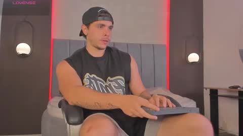 Snapshot of liam_walk chatting on 03-18-26, 09:51 Liam online show from 03-18-26, 09:51