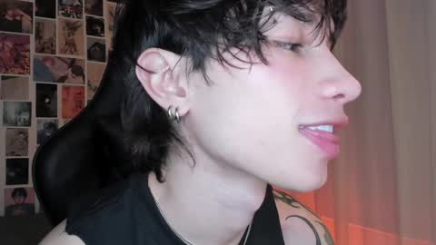 Snapshot of liamelf chatting on 12-19-24, 06:23 Liam online show from 12-19-24, 06:23