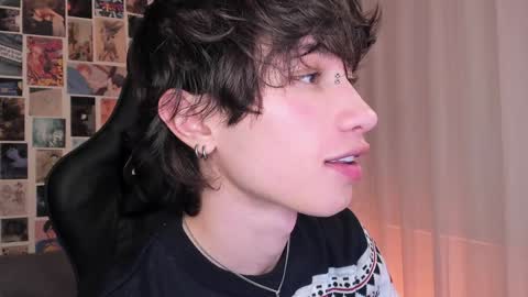 Snapshot of liamelf chatting on 12-29-24, 06:35 Liam online show from 12-29-24, 06:35