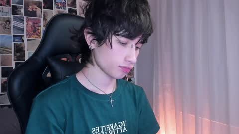 Snapshot of liamelf chatting on 01-16-25, 06:25 Liam online show from 01-16-25, 06:25