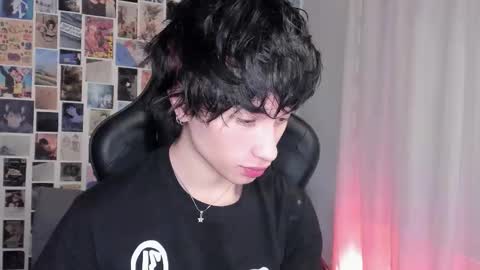 Snapshot of liamelf chatting on 09-24-25, 07:12 Liam online show from 09-24-25, 07:12