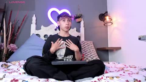 liaml_18_ online show from 09-08-25, 02:16