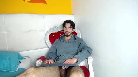 Snapshot of liamluxe chatting on 12-12-24, 06:21 LiamLuxe online show from 12-12-24, 06:21