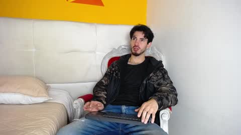 Snapshot of liamluxe chatting on 12-18-24, 12:18 LiamLuxe online show from 12-18-24, 12:18