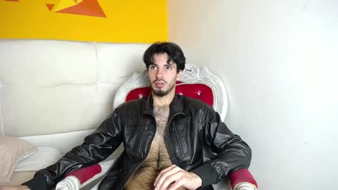 Snapshot of liamluxe chatting on 12-19-24, 01:07 LiamLuxe online show from 12-19-24, 01:07