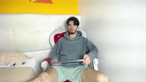 Snapshot of liamluxe chatting on 12-21-24, 03:42 LiamLuxe online show from 12-21-24, 03:42