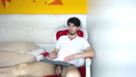 Snapshot of liamluxe chatting on 12-23-24, 06:27 LiamLuxe online show from 12-23-24, 06:27