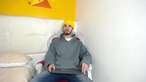 Snapshot of liamluxe chatting on 12-27-24, 06:53 LiamLuxe online show from 12-27-24, 06:53