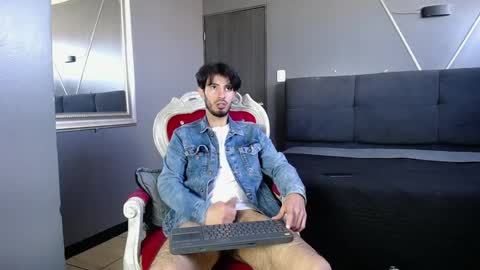 Snapshot of liamluxe chatting on 12-31-24, 04:04 LiamLuxe online show from 12-31-24, 04:04