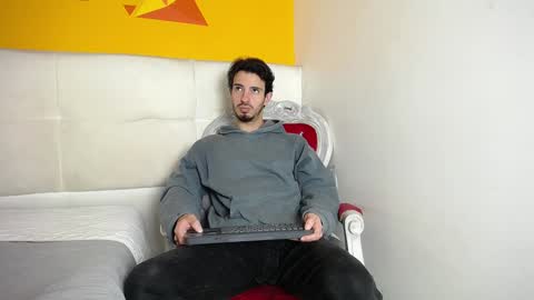 Snapshot of liamluxe chatting on 01-15-25, 12:15 LiamLuxe online show from 01-15-25, 12:15