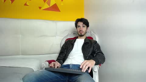 Snapshot of liamluxe chatting on 01-17-25, 12:42 LiamLuxe online show from 01-17-25, 12:42