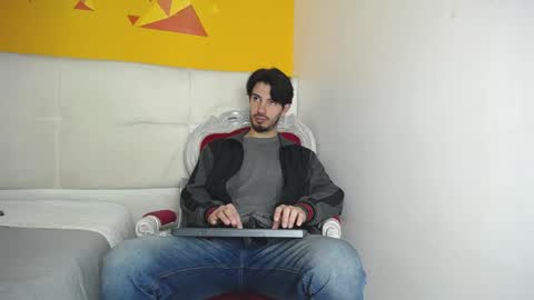 Snapshot of liamluxe chatting on 01-18-25, 12:15 LiamLuxe online show from 01-18-25, 12:15