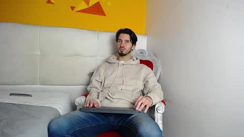 Snapshot of liamluxe chatting on 01-22-25, 12:17 LiamLuxe online show from 01-22-25, 12:17