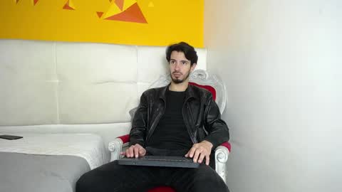 Snapshot of liamluxe chatting on 01-23-25, 12:30 LiamLuxe online show from 01-23-25, 12:30