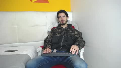 Snapshot of liamluxe chatting on 01-27-25, 12:37 LiamLuxe online show from 01-27-25, 12:37