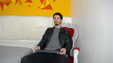 Snapshot of liamluxe chatting on 02-08-25, 12:17 LiamLuxe online show from 02-08-25, 12:17