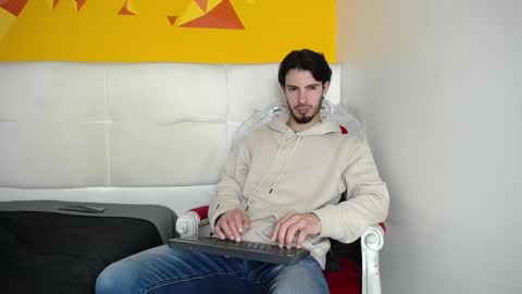 Snapshot of liamluxe chatting on 02-11-25, 12:27 LiamLuxe online show from 02-11-25, 12:27