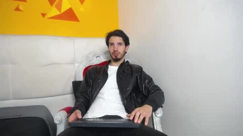 Snapshot of liamluxe chatting on 02-14-25, 12:47 LiamLuxe online show from 02-14-25, 12:47