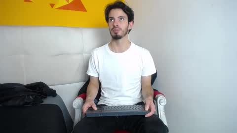 Snapshot of liamluxe chatting on 02-14-25, 06:51 LiamLuxe online show from 02-14-25, 06:51