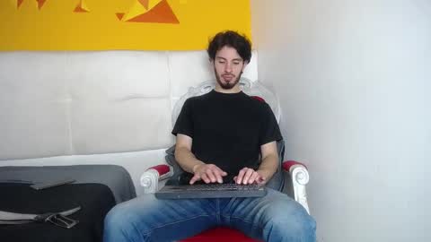 Snapshot of liamluxe chatting on 02-18-25, 03:43 LiamLuxe online show from 02-18-25, 03:43