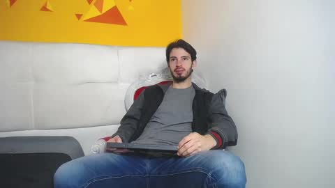 Snapshot of liamluxe chatting on 02-22-25, 12:51 LiamLuxe online show from 02-22-25, 12:51
