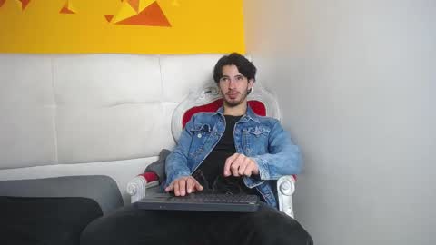 Snapshot of liamluxe chatting on 02-24-25, 03:31 LiamLuxe online show from 02-24-25, 03:31