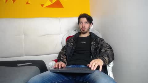 Snapshot of liamluxe chatting on 02-28-25, 12:42 LiamLuxe online show from 02-28-25, 12:42