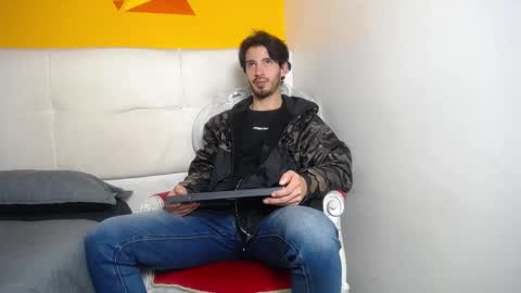 Snapshot of liamluxe chatting on 02-28-25, 06:52 LiamLuxe online show from 02-28-25, 06:52