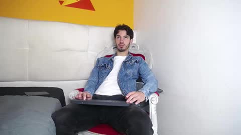 Snapshot of liamluxe chatting on 03-12-25, 12:15 LiamLuxe online show from 03-12-25, 12:15