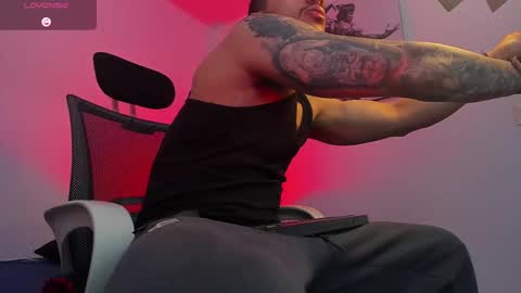 Snapshot of liamreigns_ chatting on 11-21-25, 11:20 liam online show from 11-21-25, 11:20