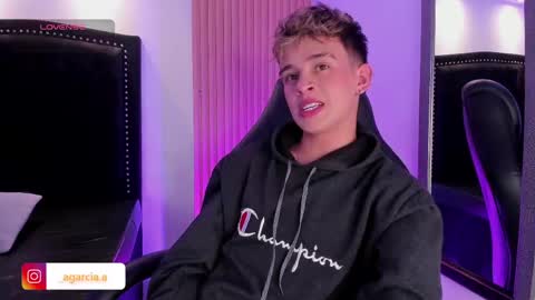 liam online show from 04-26-26, 04:43