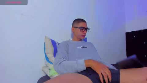 Snapshot of lian_23_ chatting on 10-27-25, 11:58 online show from 10-27-25, 11:58