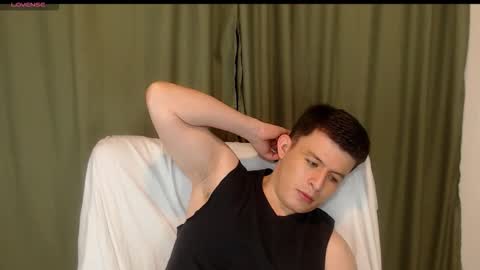 Snapshot of lian_eathan chatting on 11-12-25, 10:30 lian_eathan online show from 11-12-25, 10:30