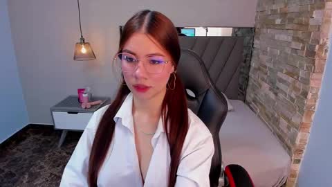 Snapshot of lianeumann chatting on 12-14-24, 07:46 LIANE online show from 12-14-24, 07:46