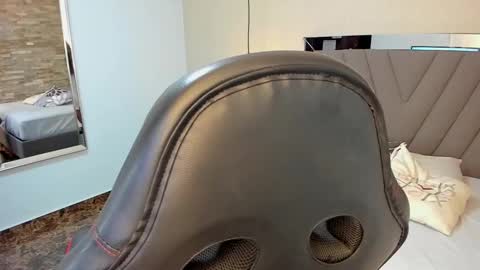 Snapshot of lianeumann chatting on 01-20-25, 10:48 LIANE online show from 01-20-25, 10:48