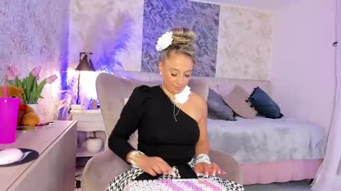 Snapshot of liannaa_ chatting on 04-30-26, 07:42 Lian online show from 04-30-26, 07:42