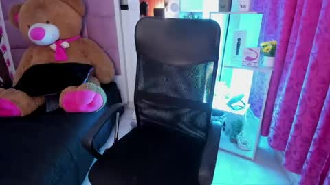 liany_taylor online show from 05-01-26, 03:00