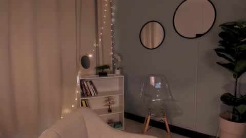 Lia online show from 09-18-25, 12:07